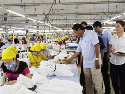 Xưởng May Lowkey kiểm soát tiến độ sản xuất đơn hàng